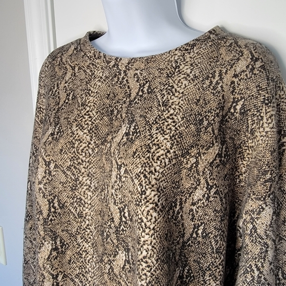 Zara Snakeskin Print Long Sleeve Cropped Sweatshirt Size M - Picture 2 of 9